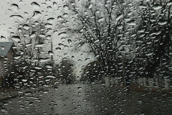 frio-chuva-pela-janela-do-carro