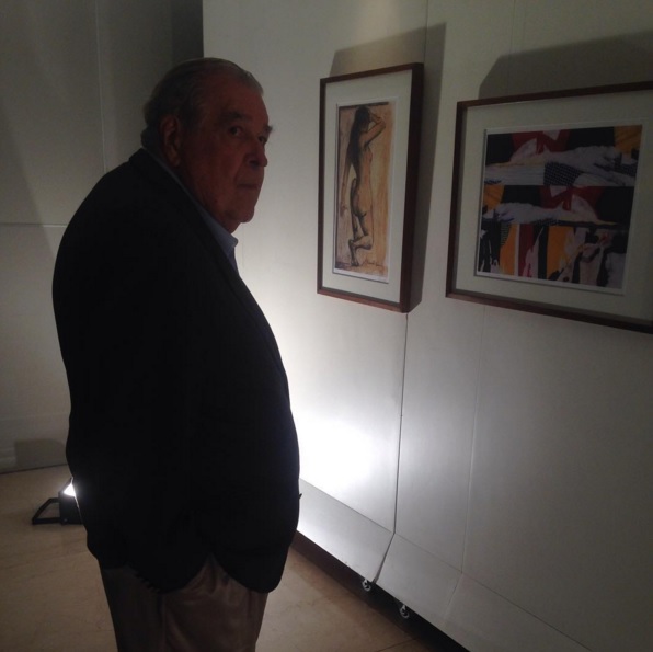Ricardo Brennand admirando as obras