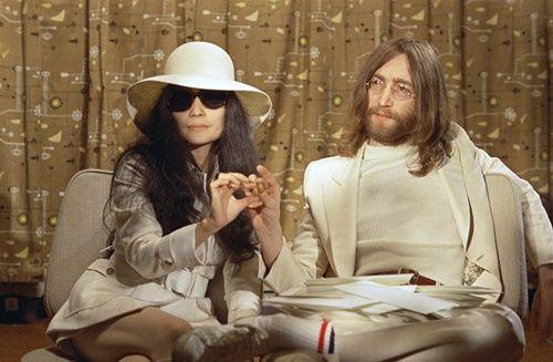 Yoko diz que Lennon “tinha desejo de fazer sexo com homens”