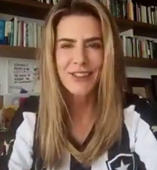 Em vídeo publicado em seu facebook, Maitê Proença promete tirar roupa quando o Botafogo vencer/Foto: Reprodução/Internet