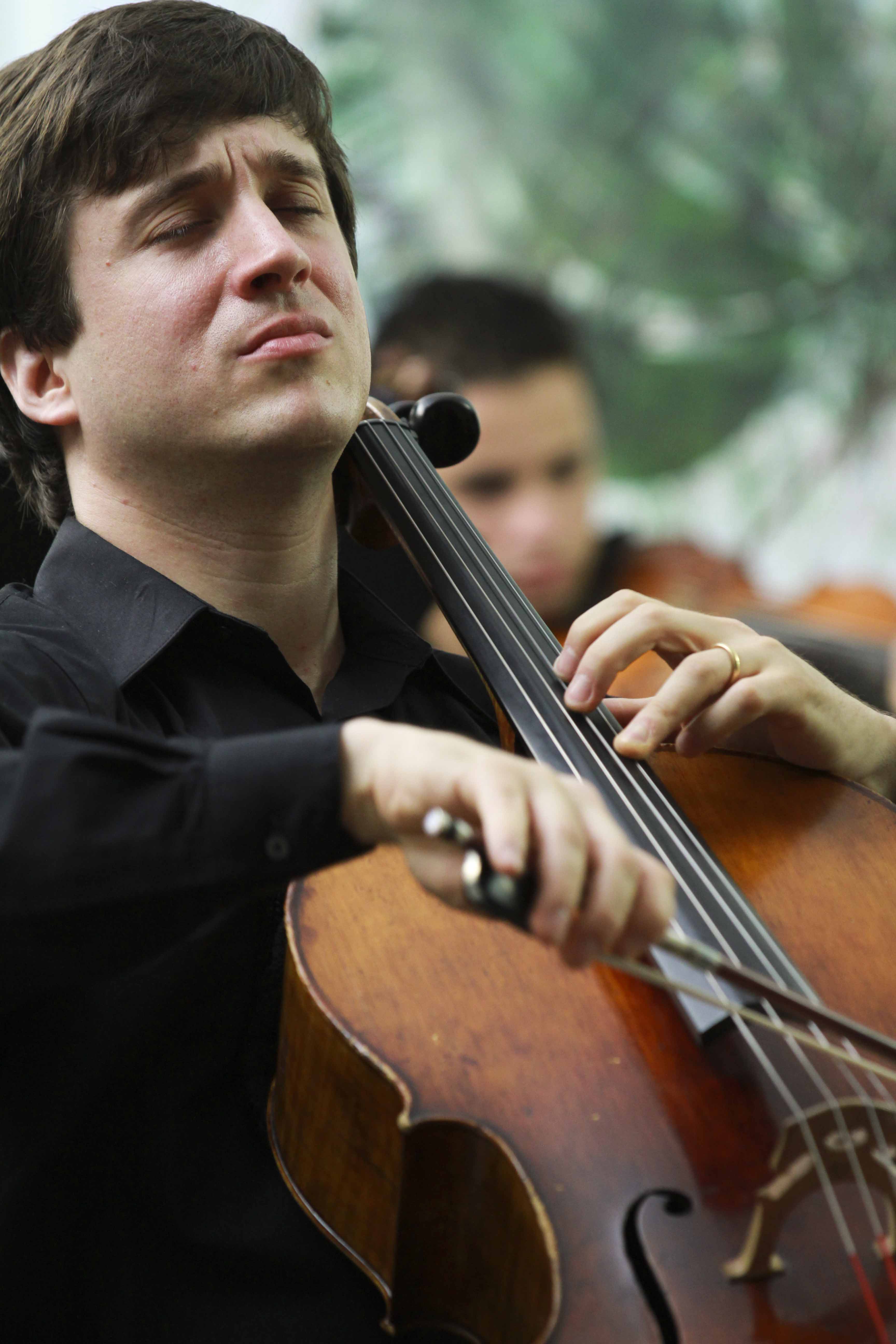 O  violoncelista Leonardo Altino vai participar. Foto: Divulgaçao
