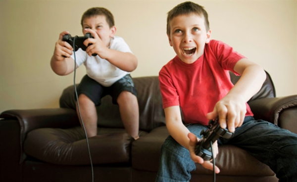 Medidas como controlar o tempo de uso do videogame provoca economia e estimula a criança a sociabilizar