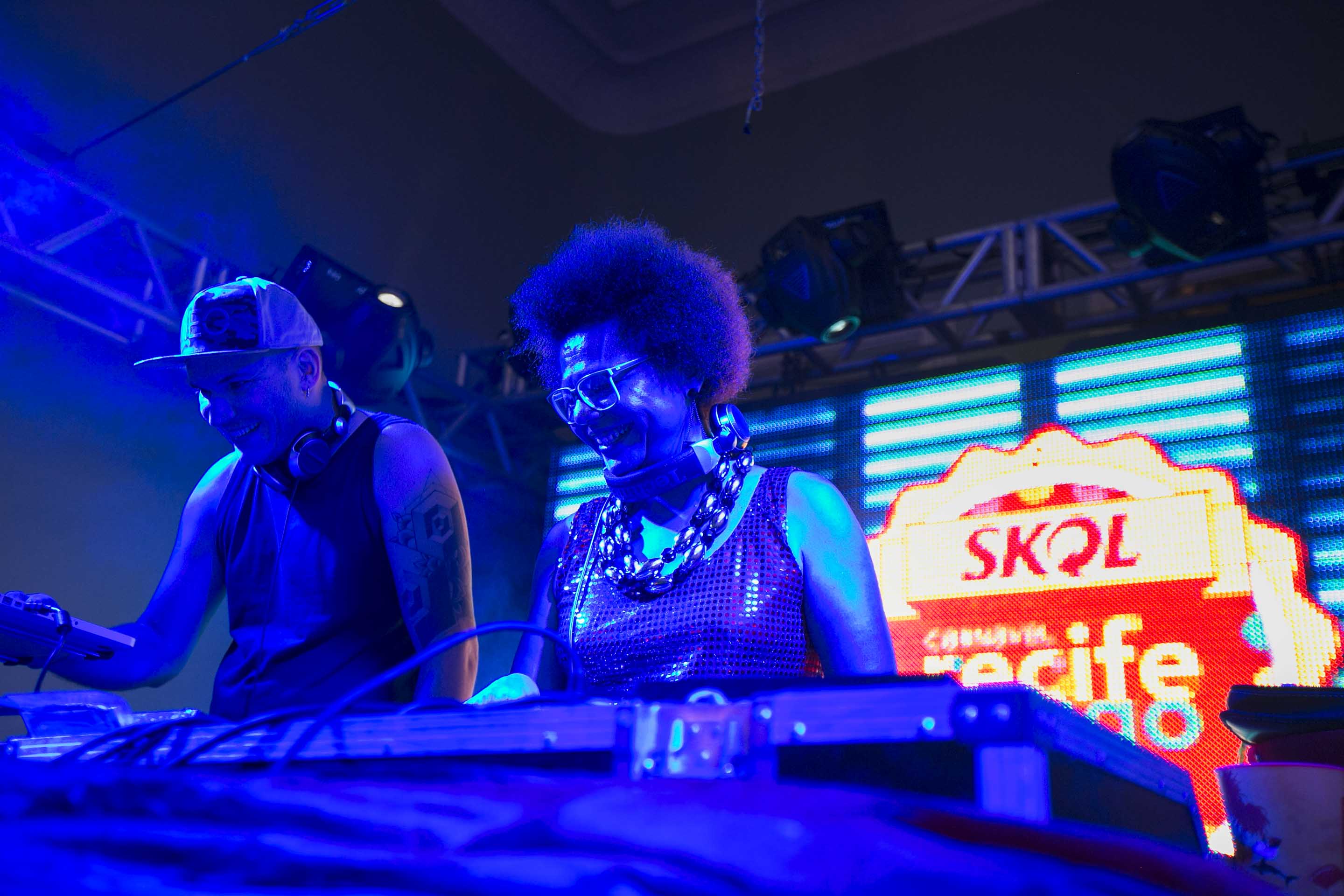 DJ Original Copy e Lala K comandaram a farra do último dia. Foto Charles Johnson 