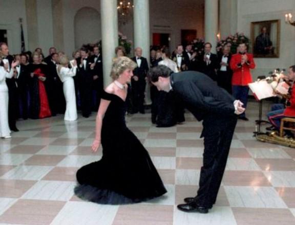John Travolta relembra dança com princesa Diana: 