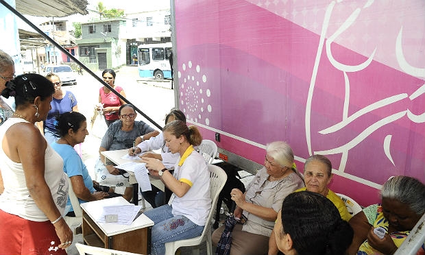 Mulheres no grupo prioritário, entre 59 e 60 anos, são atendidas no mamógrafo móvel / Foto: Irandi Souza/PCR/Divulgação