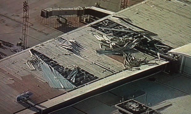 Aeroporto Internacional Juscelino Kubitschek teve telhas arrancadas em decorrência dos ventos / Foto: Reprodução/TV Globo