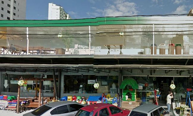 Loja foi fechada e a Vigilância Sanitária está fazendo o levantamento dos produtos que serão apreendidos / Foto: Google Street View
