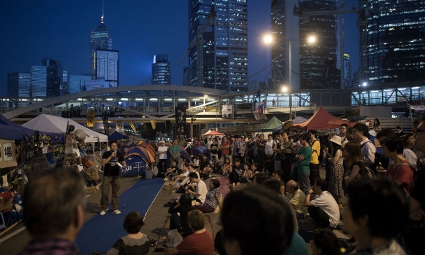 Manifestantes já ocupam o centro comercial de Hong Kong há quatro semanas / Foto: AFP
