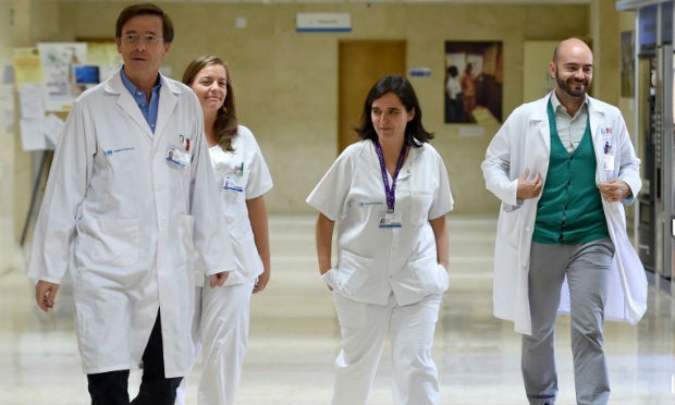 Médico do hospital Carlos III garantiu que os pacientes com ebola podem ficar totalmente curados e levar uma vida normal / Foto: AFP