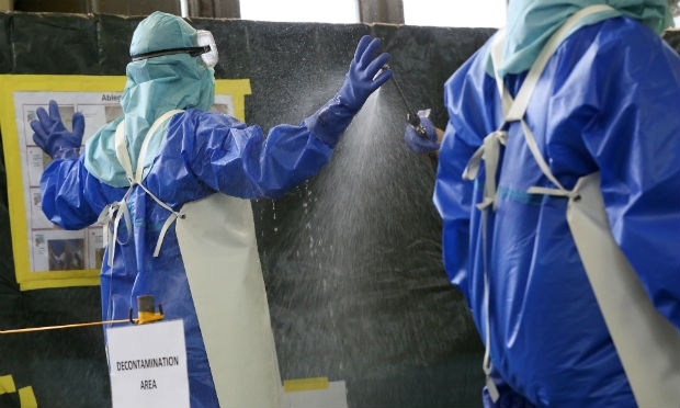 Craig Spencer voltou para Nova Iorque após tratar pacientes com ebola na África Ocidental. / Foto: AFP