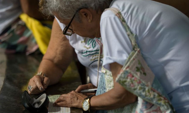 52,1% do eleitorado brasileiro é de mulheres, o que equivale a 74,2 milhões de pessoas / Foto: ABr