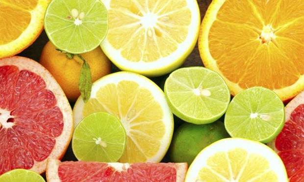 Vitamina C pode ser encontrada principalmente nas frutas cítricas / Foto: Reprodução