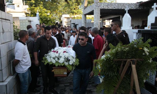 Camila Mirele foi enterrada sábado, no Recife / Foto: Bobby Fabisak/JC Imagem