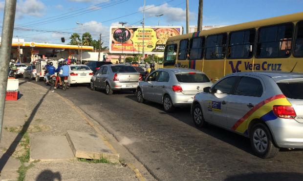 Ponto de trânsito mais crítico fica no girador que liga a Dois Rios com a Avenida Recife / Foto: Mariana Dantas/ NE10