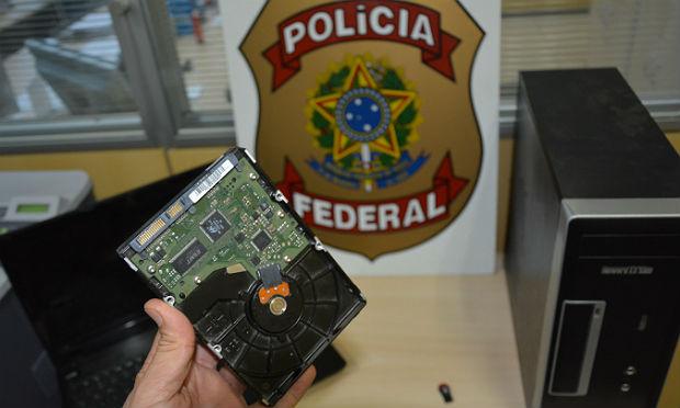 Dois HDs e material de informática foram apreendidos em Pernambuco / Foto: Polícia Federal/Divulgação
