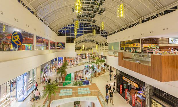 Todas as lojas que vendem sapatos no mall participam da promoção, que oferecem descontos de 50, 40 e 20% / Foto: RioMar Shopping/Divulgação
