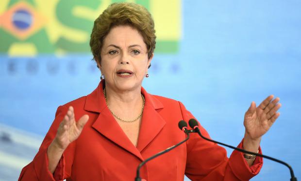 Dilma chegou até a citar a operação Lava-Jato, que envolve membros do próprio partido (PT), para dar exemplo de que todos os casos de corrupção precisam ser investigados / Foto: AFP