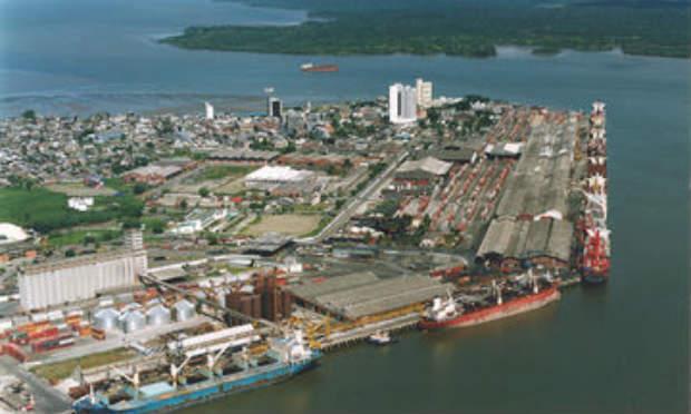 O porto de Buenaventura, principal terminal da Colômbia no Pacífico, ficou sem energia após a derrubada de uma torre elétrica em uma zona rural próxima, um atentado atribuído à guerrilha das Farc / Foto: Internet