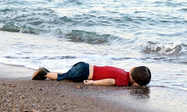 Foto de menino morto chocou o mundo nessa quarta / Foto: AFP