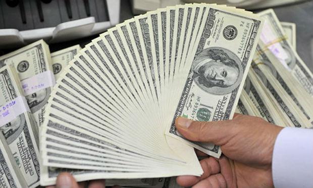 Dólar chegou a ultrapassar R$ 3,80 na abertura dos negócios / Foto: AFP