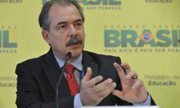 Ministro da Casa Civil, Aloizio Mercadante (foto) e o senador Aloysio Nunes (PSDB) estariam envolvidos em possível crime eleitoral / Foto: Agência Brasil