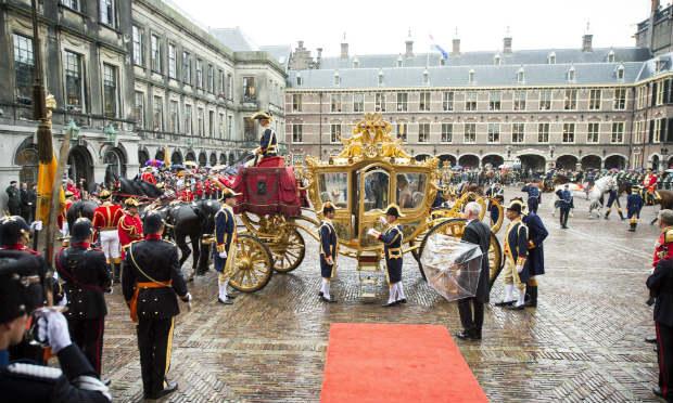 Carruagem dourada faz parte da tradição do Dia do Príncipe, que é tradicionalmente celebrado na terceira terça-feira de setembro / Foto: AFP