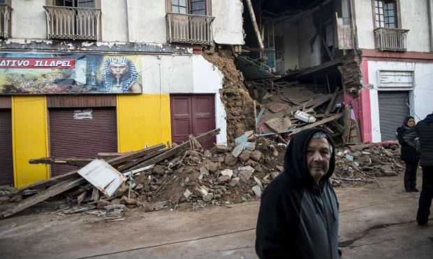 Terremoto atingiu Chile nessa quarta (16), deixando pelo menos dez mortos / Foto: AFP