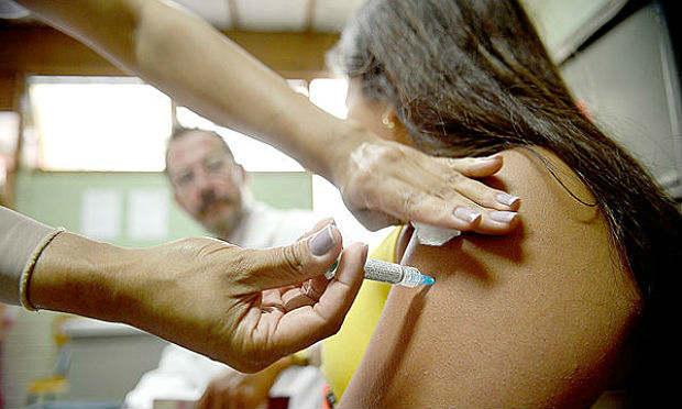 A imunização está disponível em todos os postos de atendimento do SUS / Foto: Agência Brasil