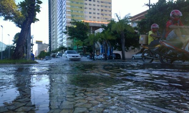Ruas podem ficar alagadas apenas por causa da maré alta / Foto: Luiz Pessoa/ NE10