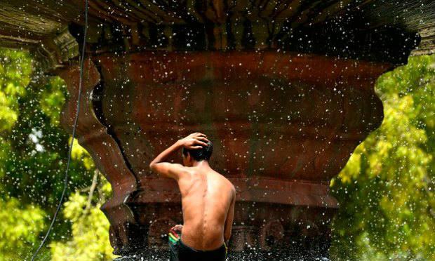 Pelo menos 70 pessoas morreram devido a uma onda de intenso calor no estado de Telangana, no sul da Índia / Foto: AFP