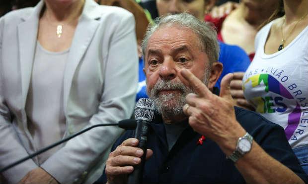 O parlamentar também acusou Lula de pedir ajuda para "milícia". "E quem tem milícia é bandido", disse / Foto: Arquivo/ Fotos Públicas