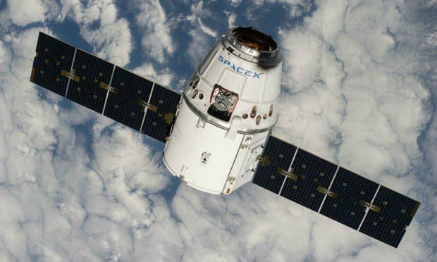 Esta é a primeira missão de carga da cápsula Dragon ao laboratório espacial desde o acidente do foguete de lançamento Falcon 9, há 10 meses / Foto: Space X
