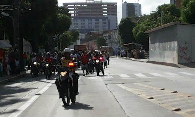 Manifestantes bloquearam a Conde da Boa Vista essa tarde / Foto: comuniQ