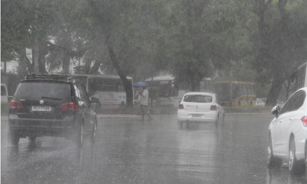 Chuvas de moderadas a fortes podem atingir Pernambuco neste final de semana / Foto: Guga Matos/JC Imagem