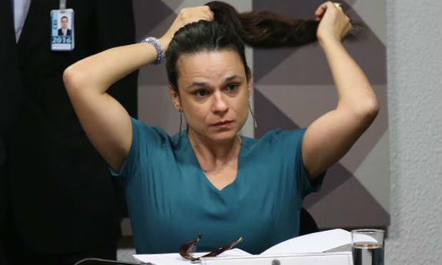 Janaína foi convidada pela comissão para defender o pedido de impedimento da presidenta Dilma  / Foto: Agência Brasil