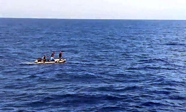 Embarcações e aviões das Forças Armadas egípcias e francesas rastreavam pelo terceiro dia consecutivo o mar  / Foto: AFP