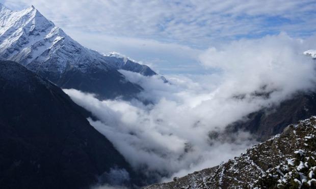 Um alpinista indiano morreu durante a descida do monte Everest e dois colegas da vítima ainda estão desaparecidos / Foto: AFP