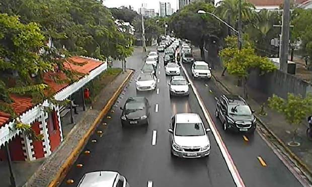 Avenida Rui Barbosa apresenta trânsito intenso, porém fluindo / Foto: Monitoramento CTTU