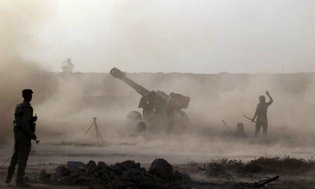 Os jihadistas do grupo Estado Islâmico estão na defensiva com o início da ofensiva lançada contra dois dos seus redutos, Fallujah no Iraque e Raqa na Síria / Foto: AFP