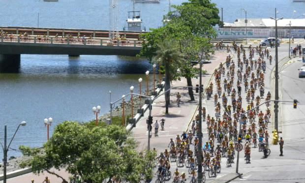 O passeio acaba no Marco Zero, no Recife Antigo / Foto: Alexandre Gondim/JC Imagem