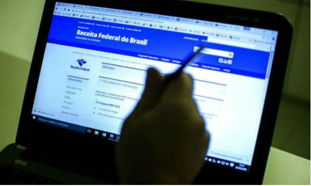 Para saber se teve a declaração liberada no lote multiexercício, o contribuinte deverá acessar a página da Receita na internet . / Foto: Agência Brasil