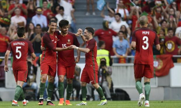 Portugal soube se aproveitar para atropelar e ir embalado para a estreia na Eurocopa. / Foto: AFP.