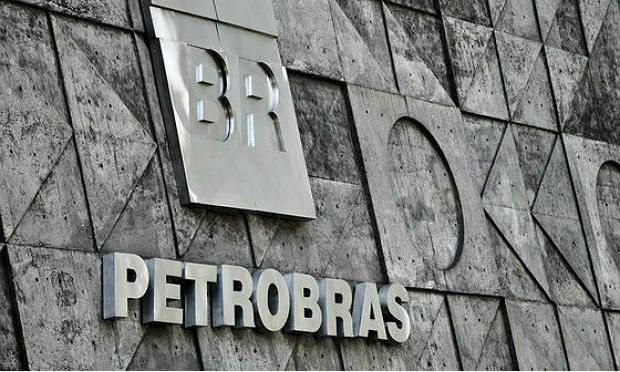O texto, já aprovado no Senado, desobriga a Petrobras a ser operadora única do pré-sal. / Foto: AFP