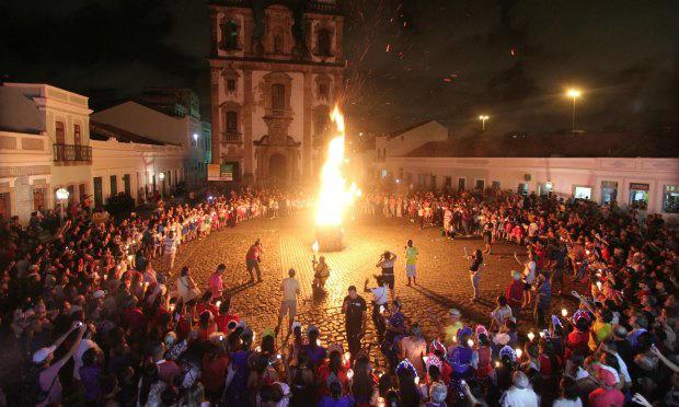 Festa do Fogo encerra ciclo junino no Recife / Foto: Guga Matos/ JC Imagem