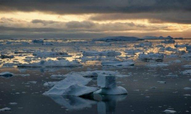 O buraco na camada de ozônio sobre a Antártida começou a encolher, trazendo uma boa notícia podendo eliminar progressivamente a emissão de certos poluentes / Foto: AFP