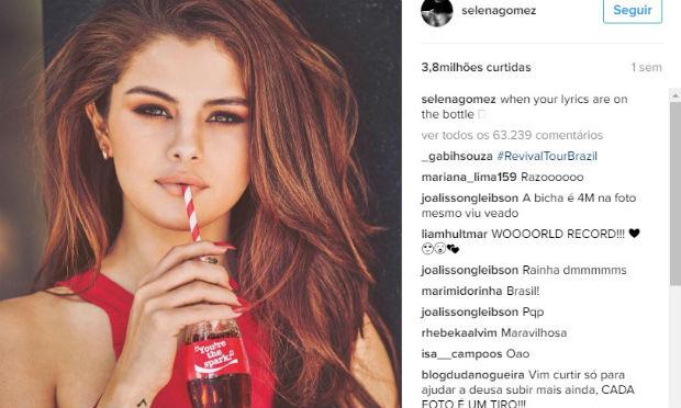 A foto mais amada da rede social mostra a cantora tomando uma garrafa de refrigerante / Foto: Reprodução/ Instagram