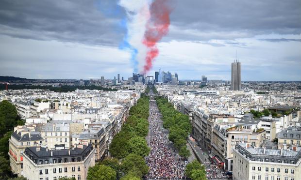 Na França, o dia é celebrado com um feriado nacional e princípios, como a liberdade de pensamento, são relembrados nesta data. / Foto: Stephane De Sakutin / AFP