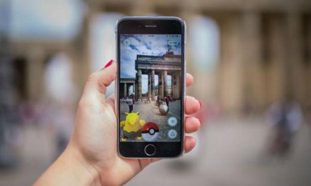 Aplicativo Pokémon Go virou febre mundial na última semana / Foto: Sophia Kembowski/AFP