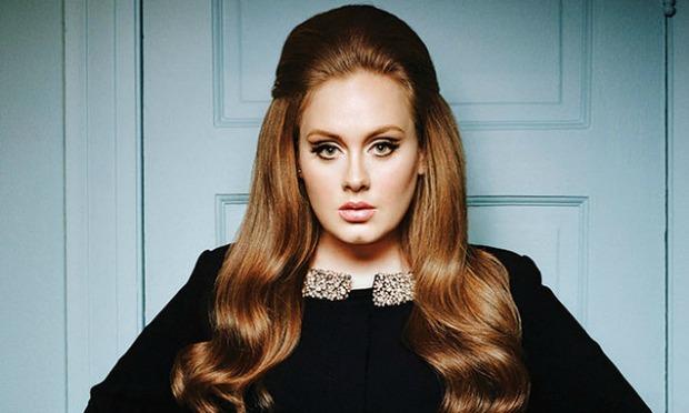 Adele beija boca de fã em show nos EUA / Foto: Reprodução