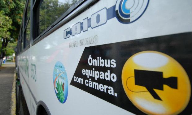 Medida pretende diminuir o número de assaltos nos ônibus da Região Metropolitana / Foto: Renato Spencer/ JC Imagem